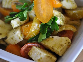 MOZZARELLA S RAJČATY A PESTEM