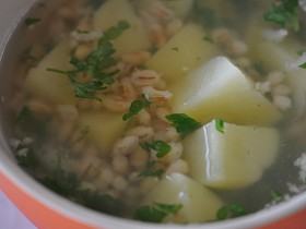 ČESNEČKA S KROUPAMI
