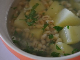 ČESNEČKA S KROUPAMI