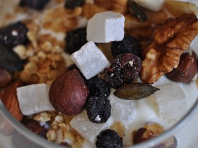 BEZLEPKOVÁ GRANOLA S BORŮVKAMI